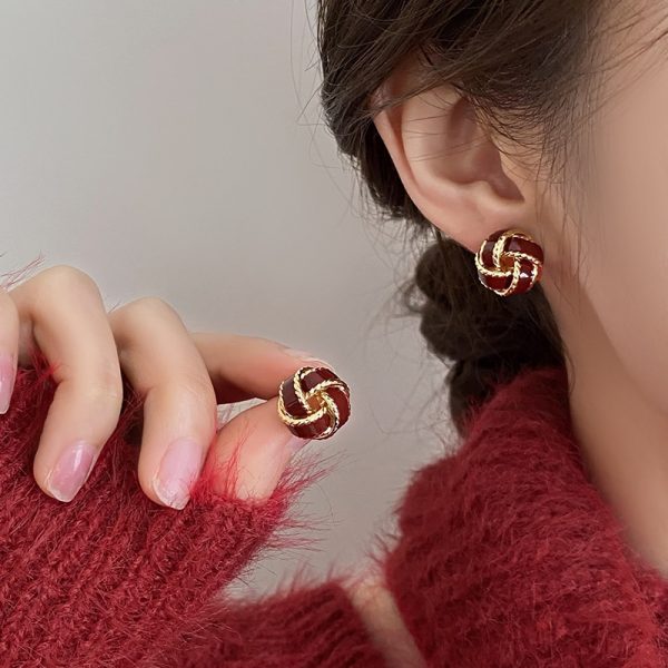 Women's Retro Earrings  Simple And Versatile Accessories — Women