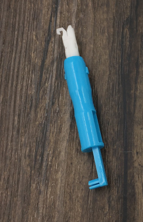 Needle Threader Insertion Tool For Sewing Machine — Blue